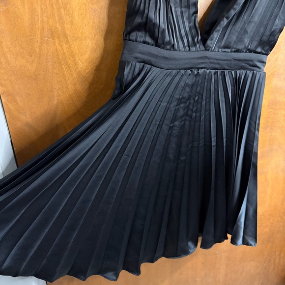 Abercrombie & Fitch Black Satin Plunge Pleated Babydoll Mini Dress Formal Small - Picture 9 of 14